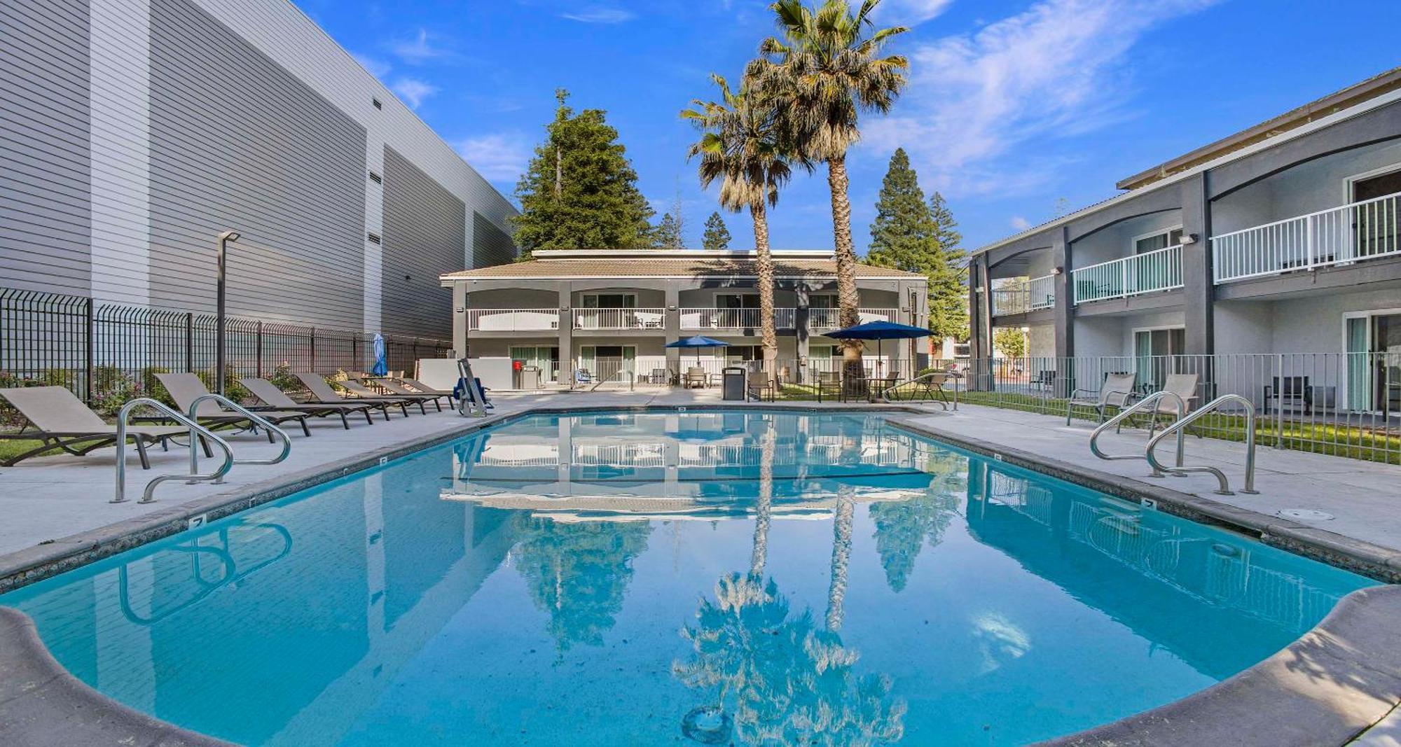 Surestay Plus Hotel By Best Western Sacramento North Exterior photo